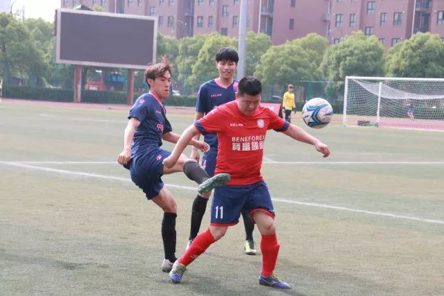 利物浦遭遇首败，曼城强势六连胜领跑